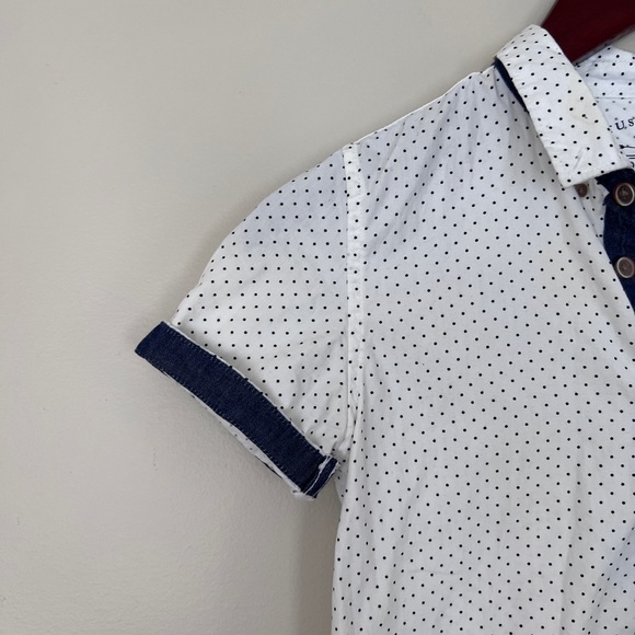 White 100% cotton with polka dots button down shirt with short sleeve. Size 9/10 - Picture 3 of 7